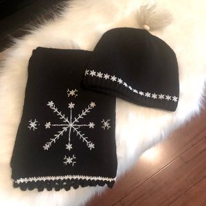 Old Navy Black and White Knit Hat and Scarf Set